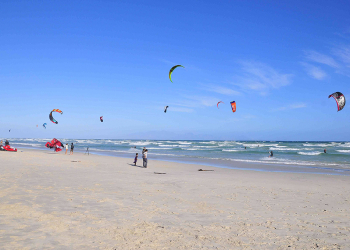 Kitesurfing